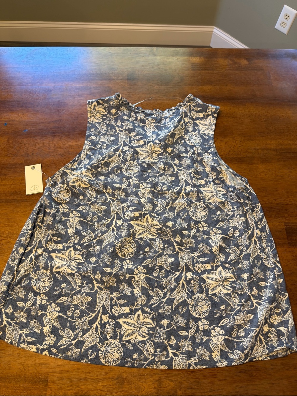 NWT Angels Blue Floral Sleeveless Tie-Neck Top Size M - Picture 7 of 8